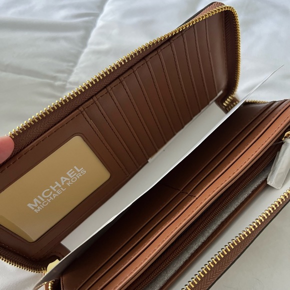 Michael Kors leather wallet - Picture 3 of 8